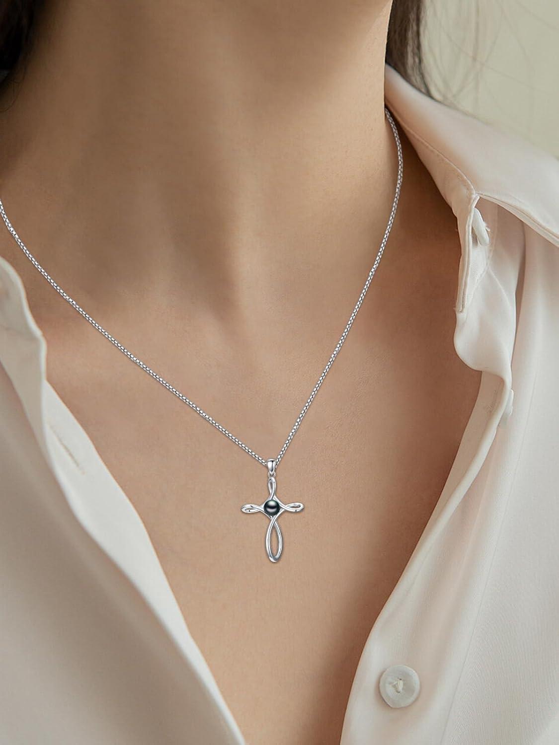 Our Review: Tahitian Black Pearl Cross Necklace ⁢in White ​gold