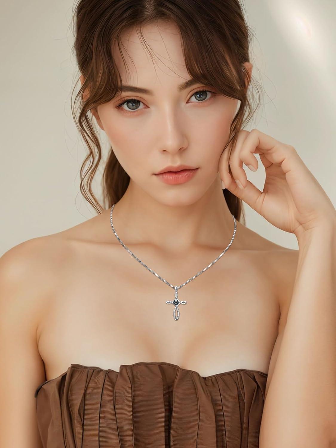 Our Review: Tahitian Black⁤ Pearl ‍Cross necklace in White Gold