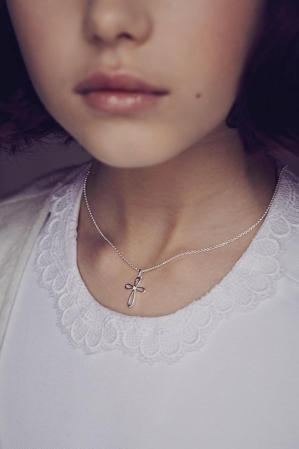 Our Review of‍ the Molly B London Sterling Silver Diamond Cross Necklace