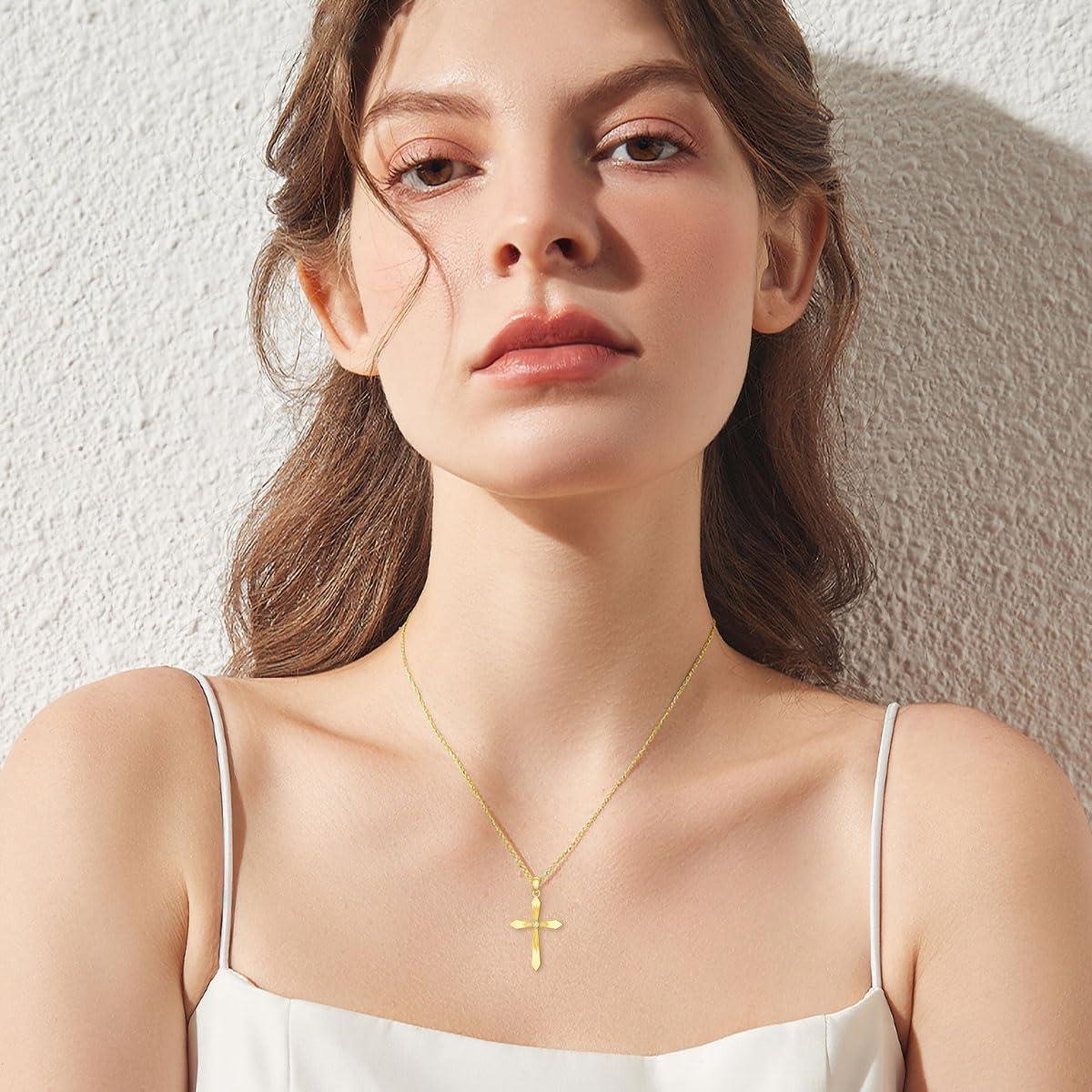 Our Honest Review of the SISGEM 14K ‌Gold Diamond Cross Necklace