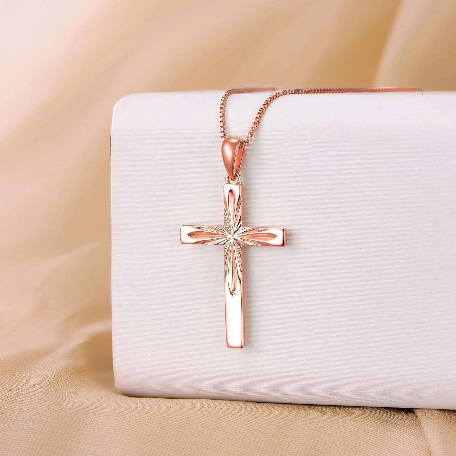 Our Honest Review of⁣ the‍ 14K ​Gold Cross Necklace with italian Diamond ​Cut